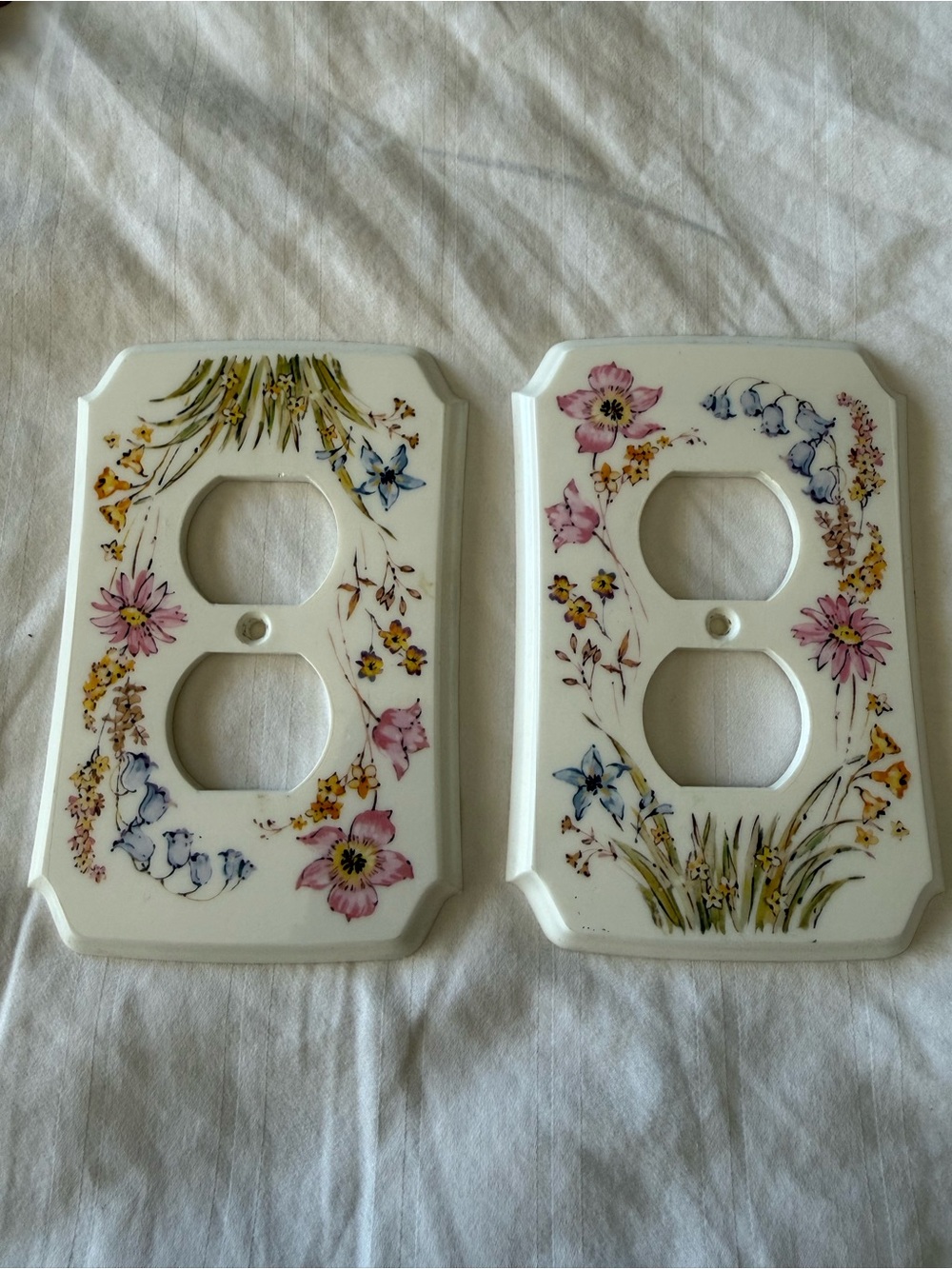 Vintage AmerTac Plastic Floral Botanical Double-Duplex Outlet Cover